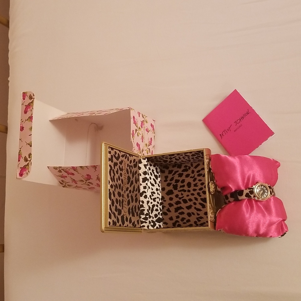 💝Betsey Johnson Tassel Watch w/ Leopard Print Band - Picture 7 of 11